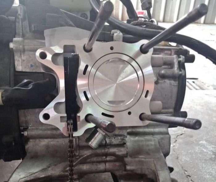 Vario 150 ini dijejali blok dan piston BRT berdiameter 63 mm