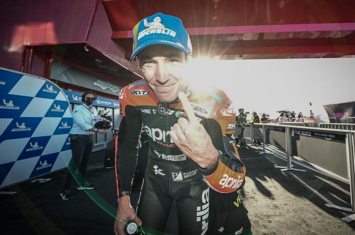 Aleix Espargaro menangis usai meraih kemenangan bersejarah dalam kariernya di balapan MotoGP Argentina 2022