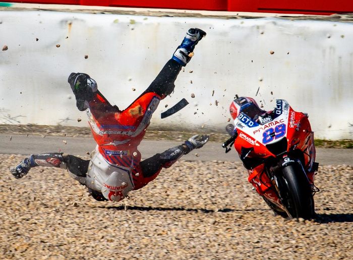 Pembalap rookie tim Pramac Racing, Jorge Martin, mengalami crash parah pada FP3 MotoGP Portugal 2021
