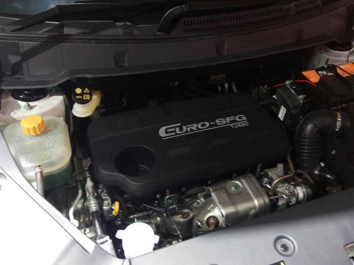 Mesin 4 silinder 1.500 cc dengan suntikan turbo