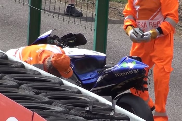 Motor Valentino Rossi usai kecelakaan di FP4 MotoGP Ceko 2014