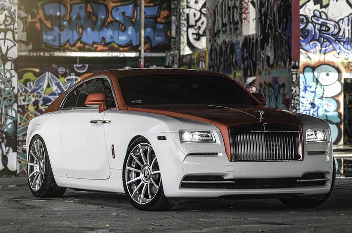 Rolls-Royce Wraith Coupe Dalam Balutan Candy Apple Red