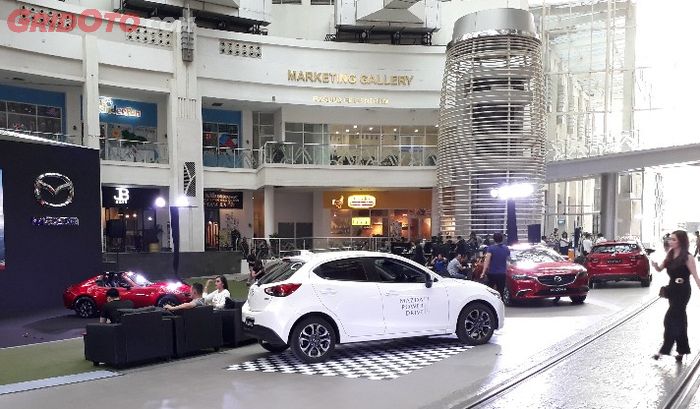 Suasana Mazda Power Drive di Epicentrum Walk, Jakarta Selatan