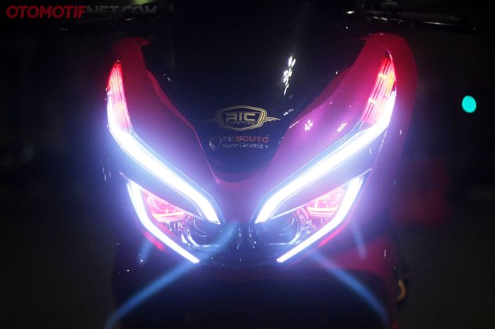 Headlamp Honda PCX 150 dicustom pakai proyektor dari Fortuner