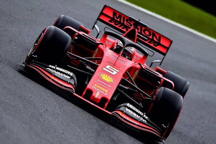 Tim Ferrari tampil mendomiasi usai menempatkan Sebastian Vettel dan Charles Leclerc di dua posisi terdepan, berikut hasil FP2 F1 Brasil  2019