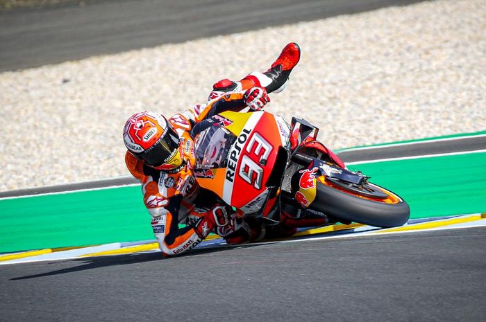 MotoGP musim 2019 memang sudah berakhir, tapi tak ada salahnya melihat aksi penyelamatan dati sang juara dunia, Marc Marquez. 