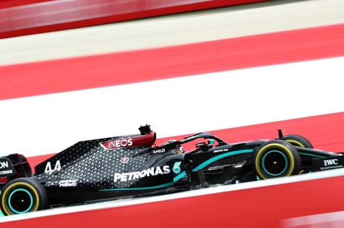Lewis Hamilton, Mercedes AMG Petronas saat menjalani free practise di Red Bull Ring, Austria 2020