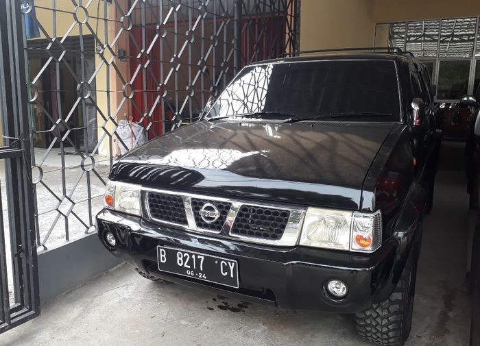 Nissan Terrano di showroom mobil bekas