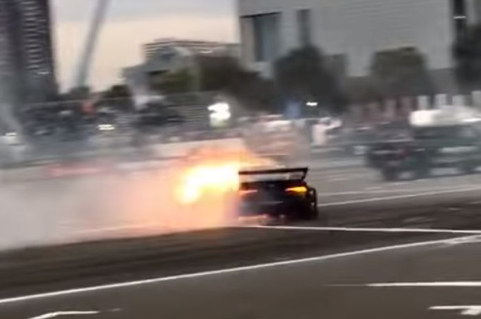Toyota Supra terbaru milik Daigo Sato terbakar saat melakukan aksi drfit