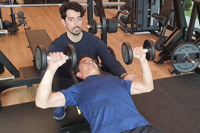 Marc Marquez latihan di gym untuk meningkatkan kekuatannya tangannya