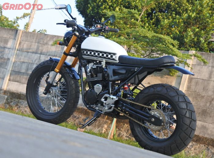 Yamaha Scorpio dirombak ala 'Big Foot'.