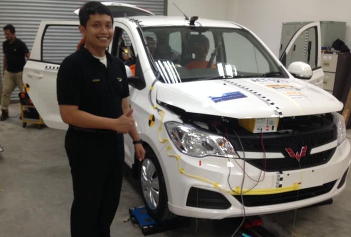 Adrianto Sugiarto Wiyono, Instruktur Indonesia Defensive Driving Center, yang juga menjadi Technical