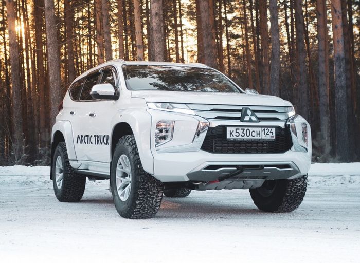 Modifikasi Mitsubishi Pajero Sport hasil garapan Arctic Trucks, Islandia