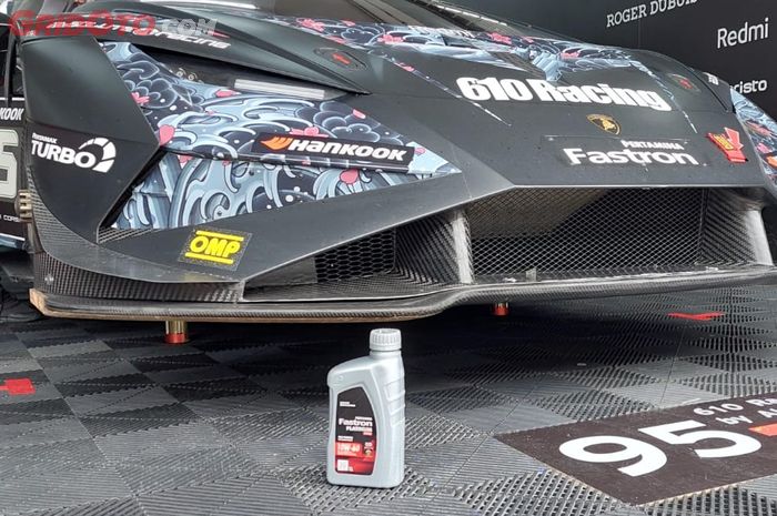 Oli Pertamina Fastron Platinum Racing, dipakai di ajang balap Lamborghini Super Trofeo.
