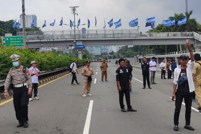 Demo sampai masuk jalan tol dalam Kota