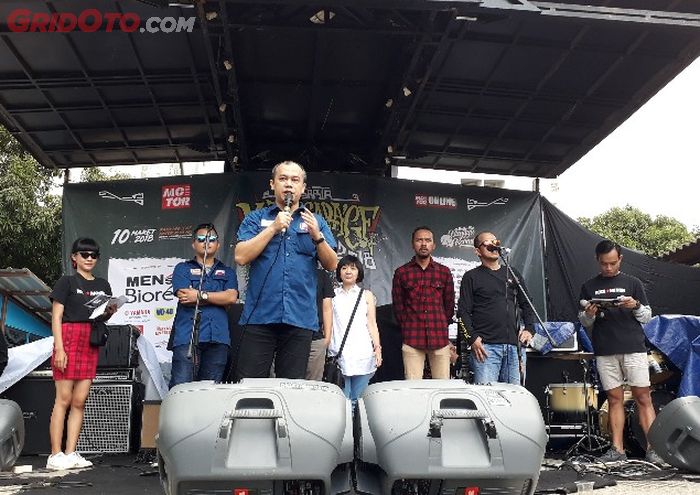 Devy Situmorang, GM Print Publisher Kompas Gramedia Majalah, memberi sambutan di Jakarta Motogarage 