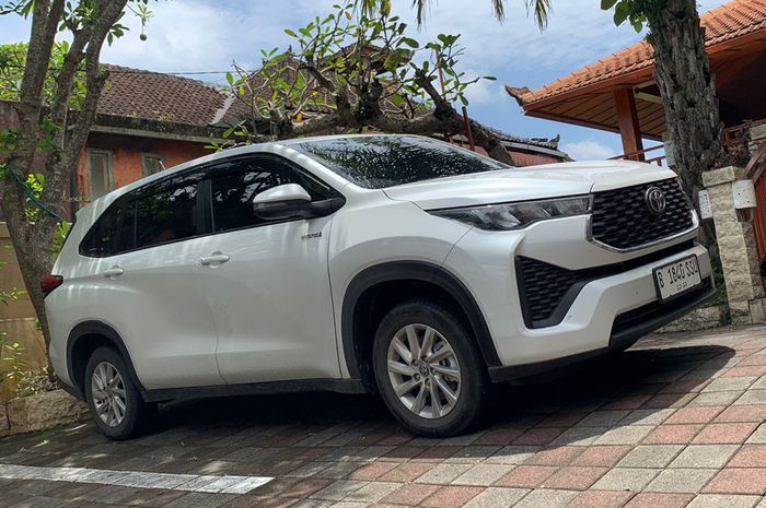 Spesifikasi dan kisaran harga Toyota Kijang Innova Zenix V Hybrid tahun 2024 seken