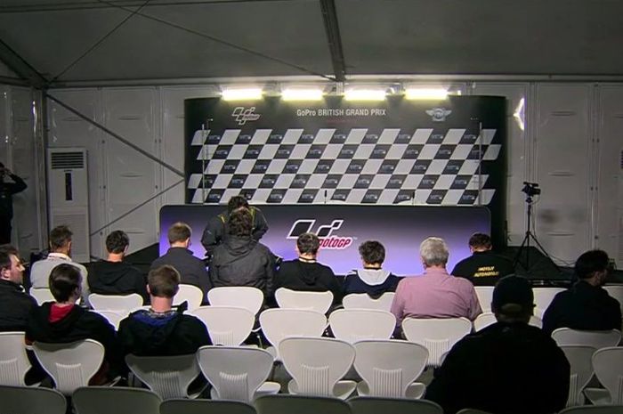 Press conference pembatalan MotoGP Inggris. Membongkar juga penyebab trek bergelombang