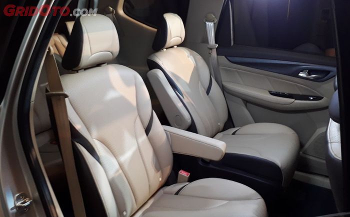 Kursi penumpang Wuling Cortez