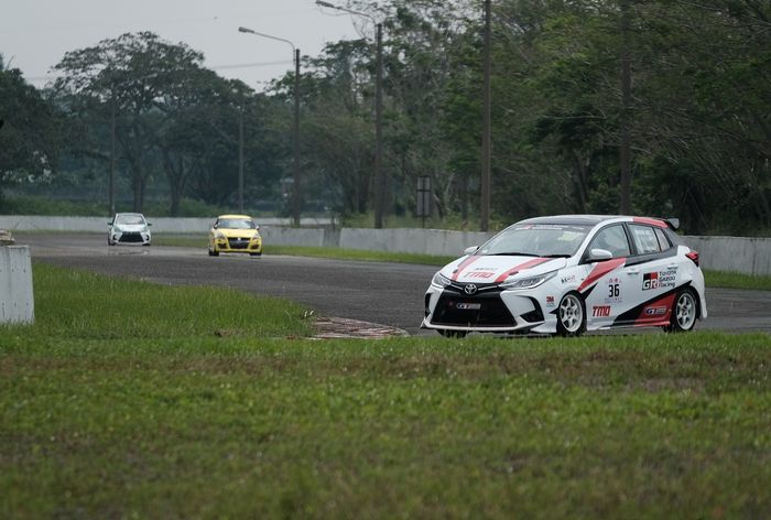 Demas Agil memacu Toyota Yaris GR Sport pada kejurnas ITCR Max 1.600 Max ISSOM seri ke-4