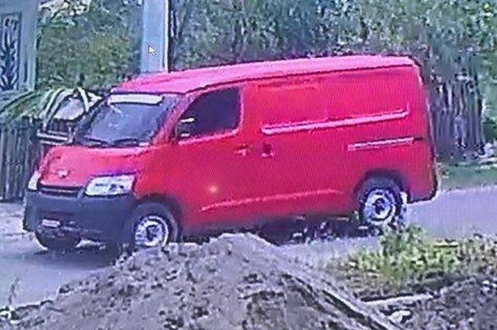 Daihatsu Gran Max Blind Van merah milik Ninja Expres yang sempat difitnah milik penculik anak di Tarowang, Jeneponto, Sulawesi Selatan