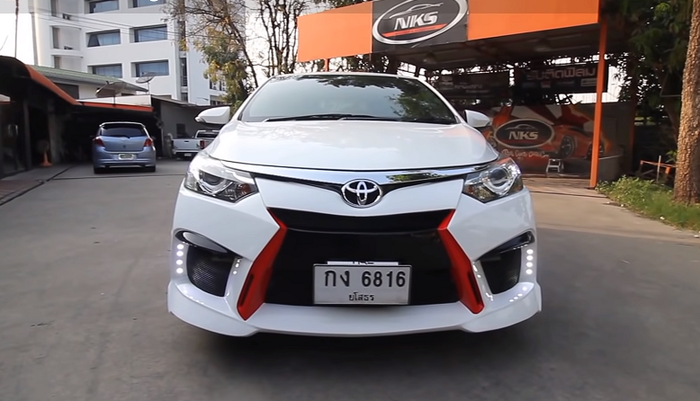 Fascia Toyota Vios dibuat beda dengan bentuk gril dan bumper baru