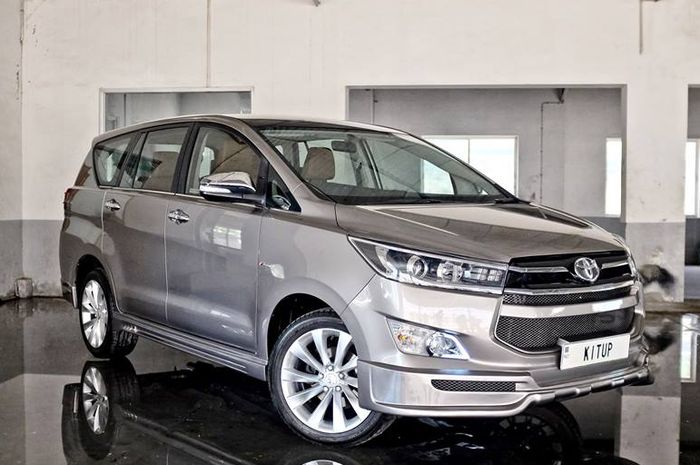 Toyota Kijang Innova dengan balutan body kit