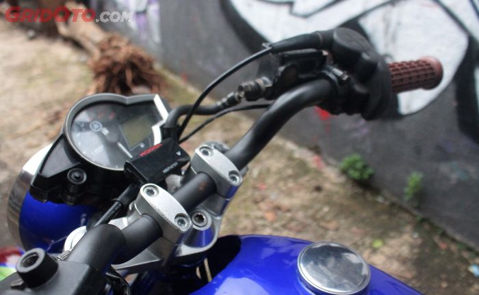 Honda CB lawas pakai speedometer V-Ixion dan gas spontan Domino