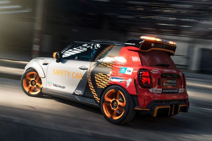 MINI Electric Pacesetter cuma butuh 6,7 detik untuk berakselerasi 0-100 km/jam