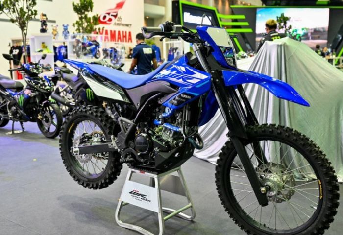 Dibekali hand guard, skid plate, juga pelek dan ban lebih sangar