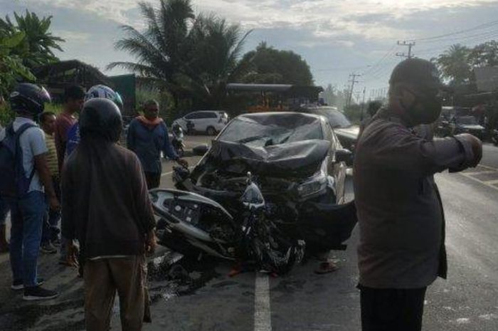 Honda Brio seret Vario 150 sejauh 50 meter di Cot Tunong, Gandapura, Bireun, Aceh