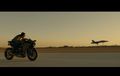 Dulu Pakai Kawasaki GPZ900R, di Film 'Top Gun: Maverick' Tom Cruise Ngegas Ninja H2. Ini Trailernya