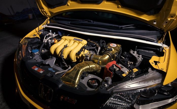 Jeroan mesin Honda Jazz ini juga dimodifikasi