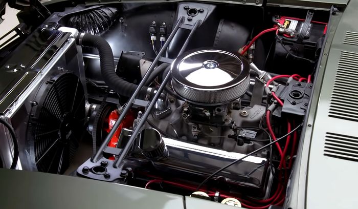 Datsun 240Z dijejali mesin chevrolet 350 V8 5.800 cc bertenaga 300 dk