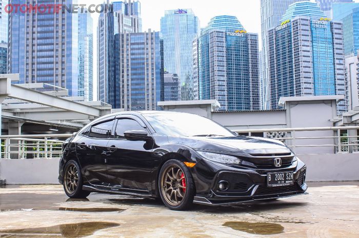 Honda Civic Turbo Dandan Simple, Pelek Hasil Tempa, Body Hitam Pekat