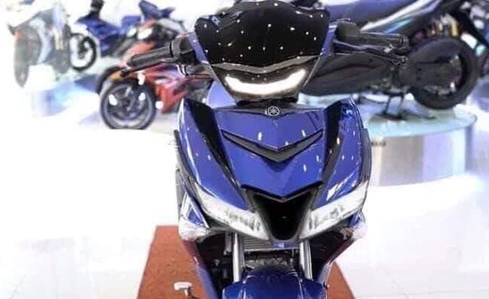 Bentuk muka Yamaha Exciter RC, lampu utama jadi di dada dan persis R15