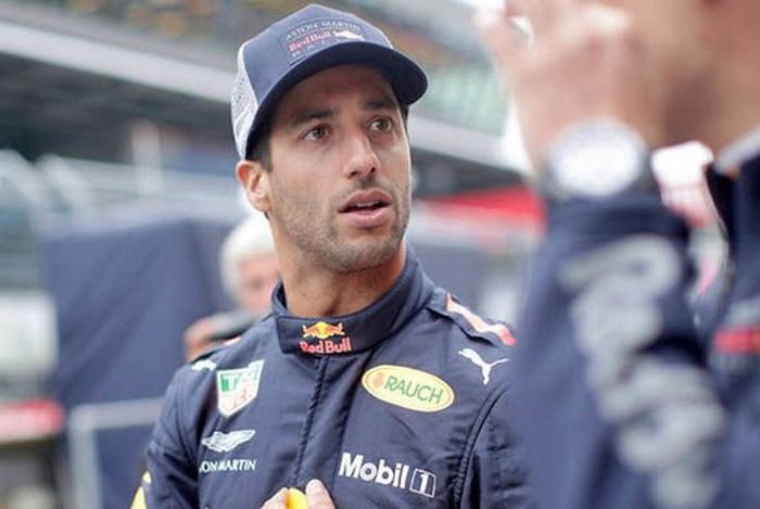 Daniel Ricciardo mempertanyakan sikap fair Max Verstappen karena tidak membantu dirinya untuk mendapatkan kecepatan lebih saat kualifikasi GP F1 Austria