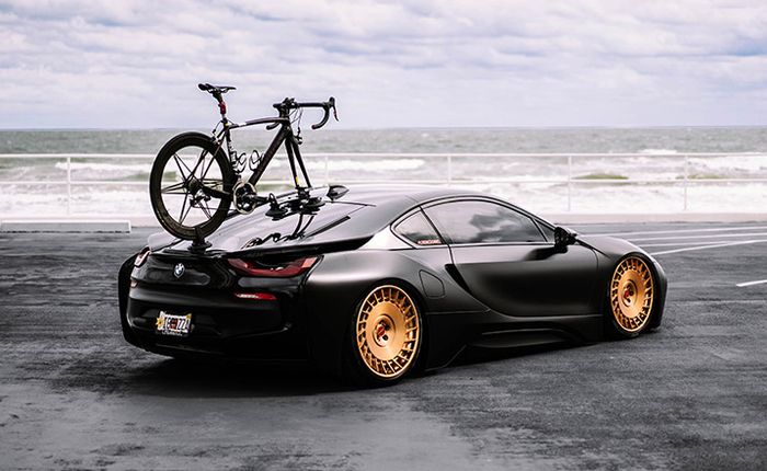 Modifikasi BMW i8 bisa angkut sepeda di atap