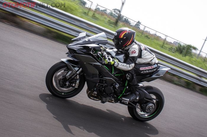 Test ride Kawasaki Ninja H2R