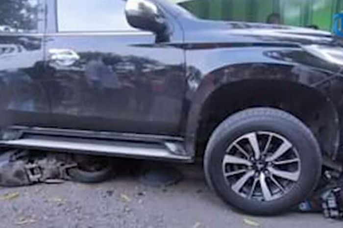 Mitsubishi Pajero Sport injak-injak Honda Tiger dan Vario, dua orang tewas di Slawi, Tegal
