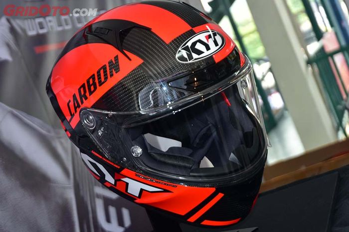 KYT NX-Race ada yang berbahan composite dan full carbon