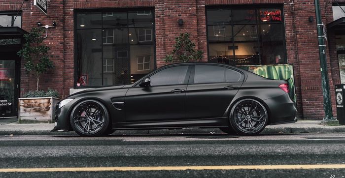 BMW M3 pakai kelir hitam doff