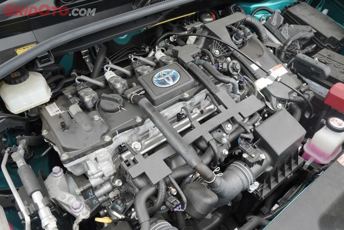 Mesin Toyota C-HR Hybrid punya tenaga lebih kecil dari yang konvensional