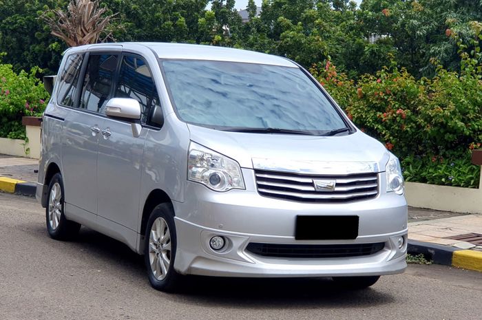 Mobil bekas Toyota NAV1 tahun 2014