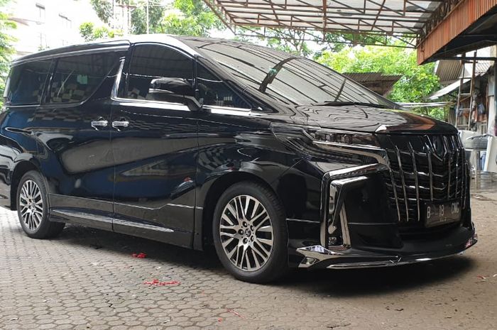 Toyota Alphard pakai body kit Modelista