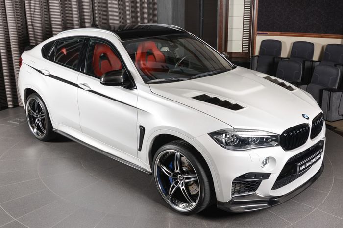 BMW X6M pakai body kit serat karbon