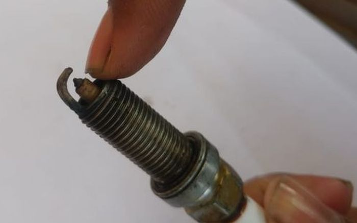 Kondisi busi mobil penting untuk diperhatikan