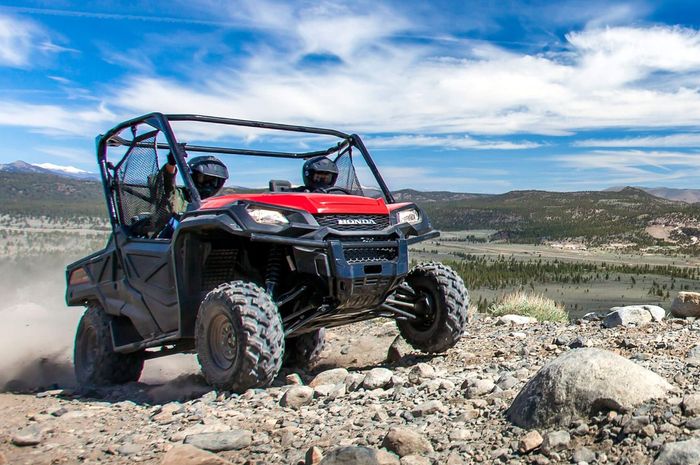 Belum banyak yang tahu sama Honda Pioneer 1000, kendaraan UTV 4x4 buat off-road, segini harganya