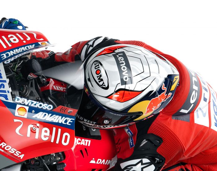 Andrea Dovizioso dengan helm barunya