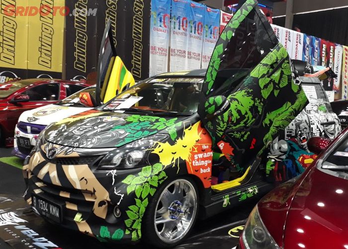 Berlapis Sticker Batman Toyota Avanza Veloz Tampil Enggak Biasa Gridoto Com